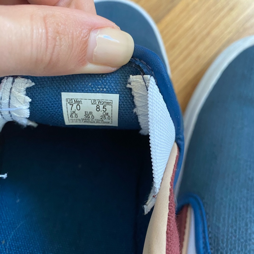 Vans - Picture 3 of 5